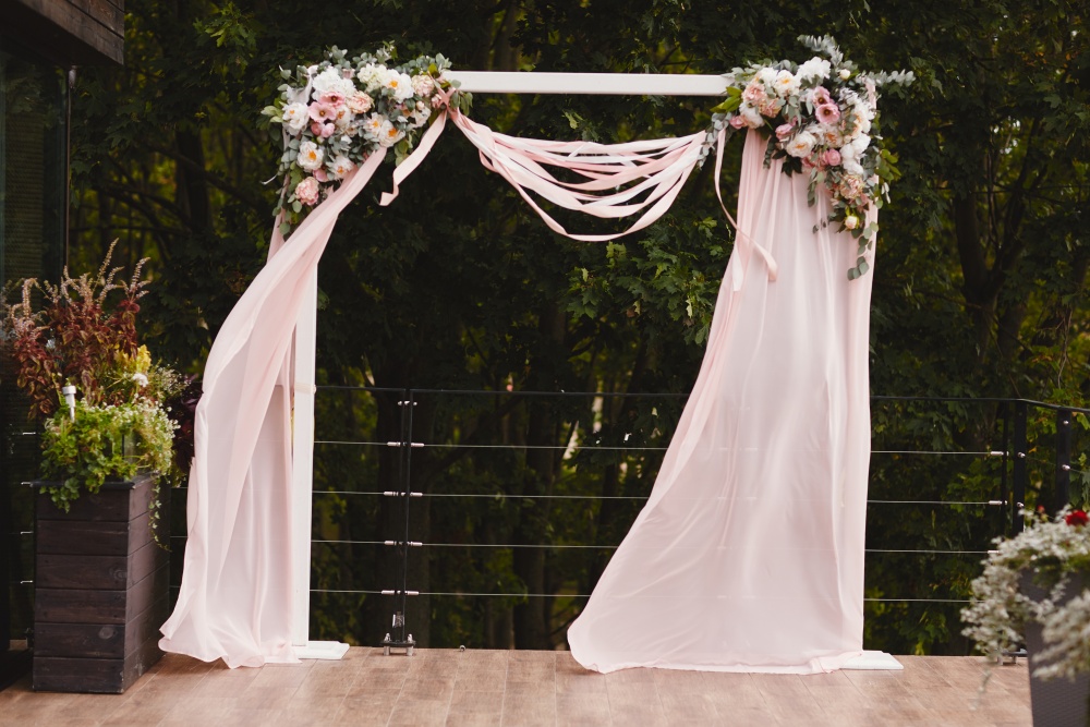 4 Stunning Floral Arch Ideas for Every Wedding Style 4 Stunning Floral Arch Ideas for Every Wedding Style